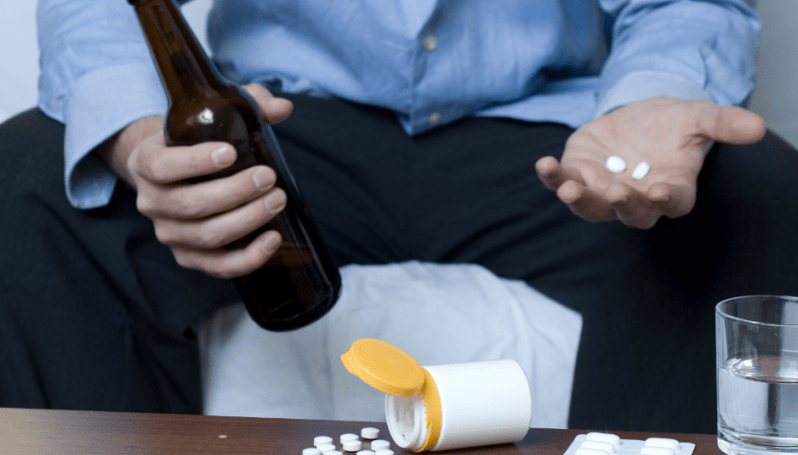 Which antibiotics should not be combined with alcohol